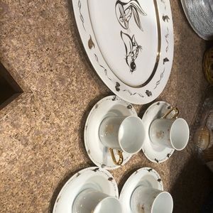 Bugs and friends coffee set